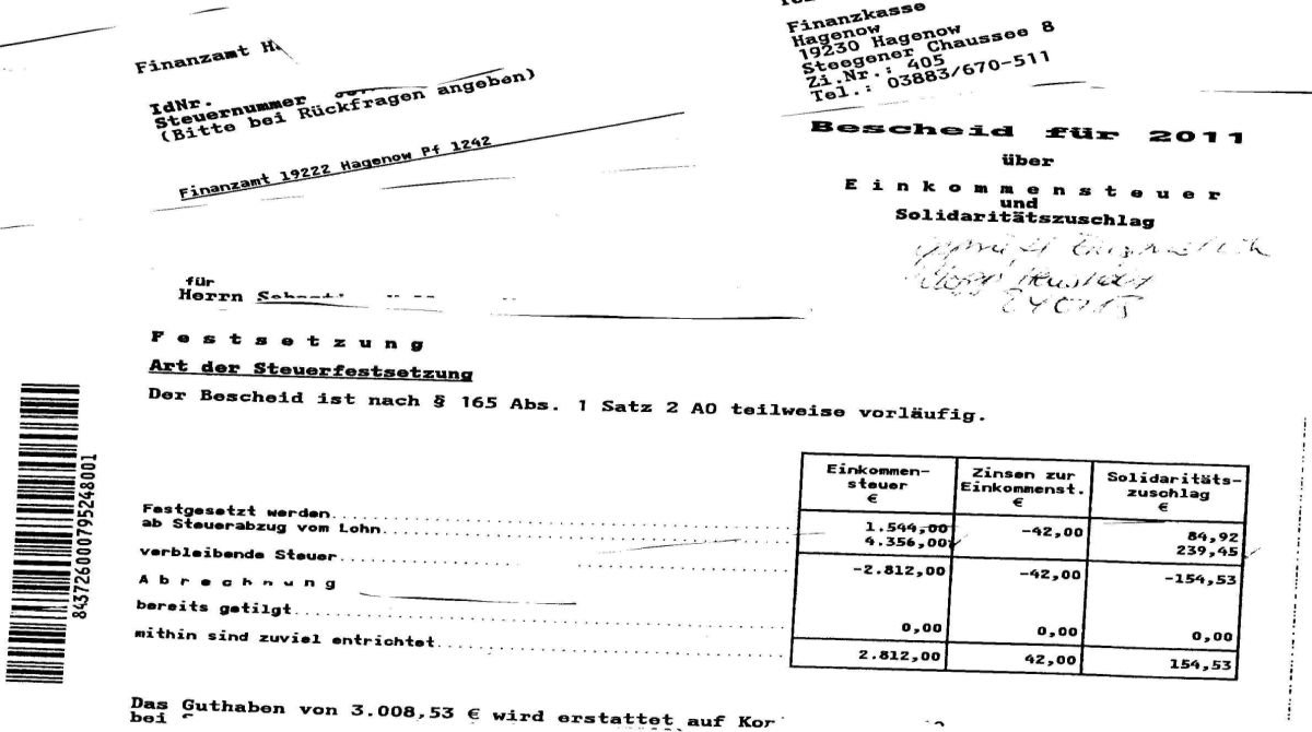 Einkommensteuerbescheid betrachtet der Steuerberater